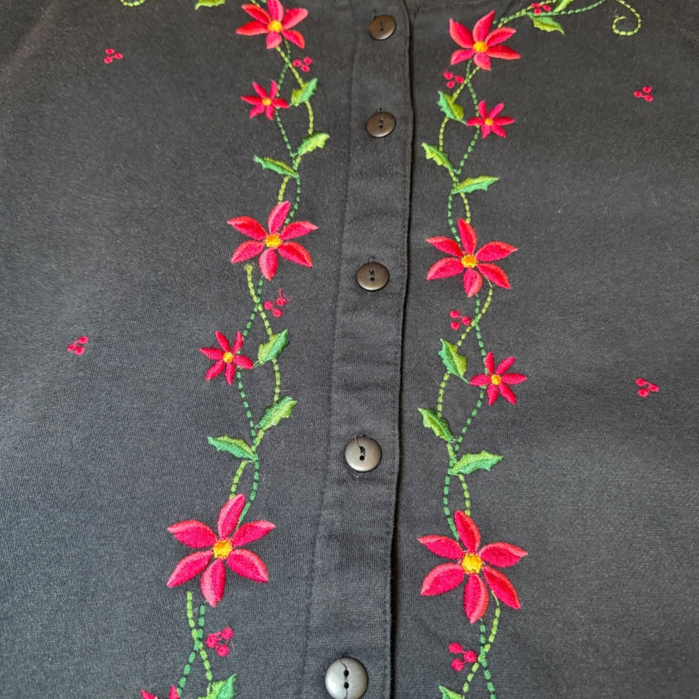 CC Hughes Womens Size 1X Black Embroidered Floral Sweatshirt Cardigan Buttons - Picture 7 of 13